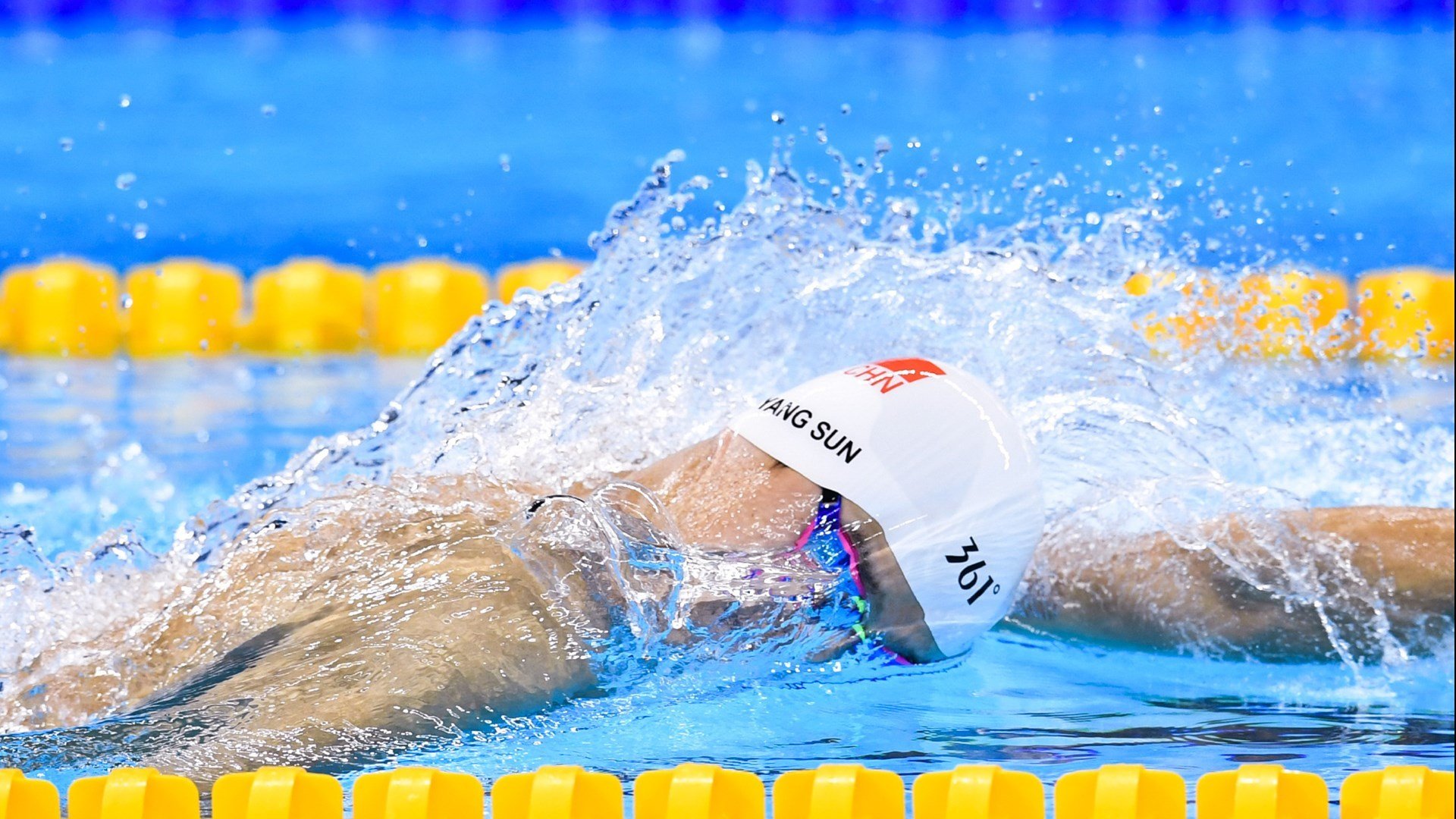 马刺轻取四川队,易建联状态火热,一场跨越篮球文化的对话